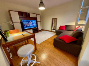 New HALA WiFi 70’TV Netflix HBO Max AppletTV+ Warsaw